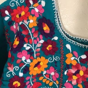 🌺VTG Embroidered peasant blouse